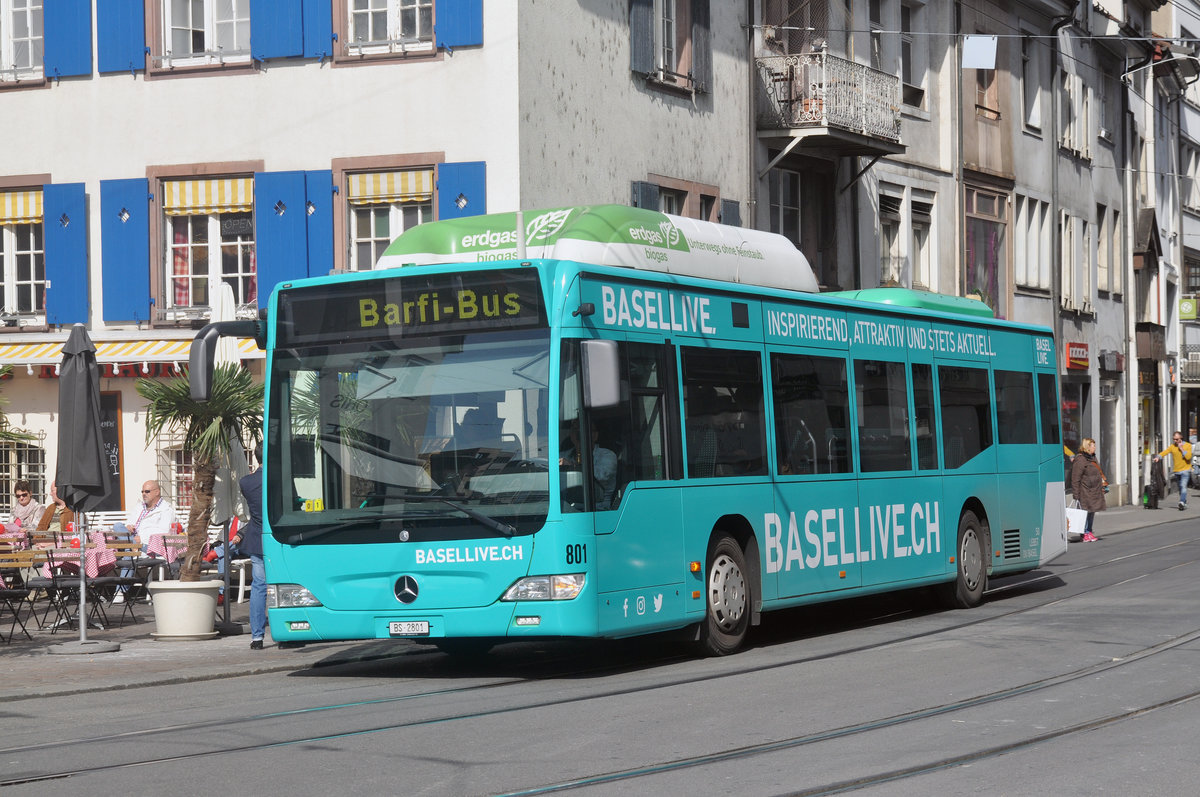 Mercedes Citaro 801, mit der Werbung für Basel Live.ch, auf der wohl kürzesten Buslinie der Schweiz. Der Barfi Bus fährt während der Bauphase am Steinenberg vom Barfüsserplatz zur Schifflände. Die Aufnahme stammt vom 22.09.2017.