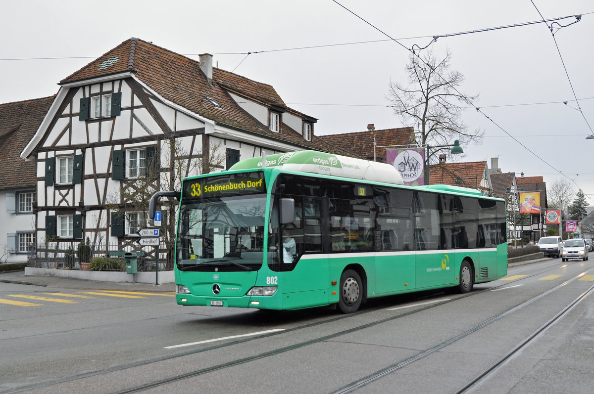 Mercedes Citaro 802, auf der Linie 33, fährt zur Haltestelle Allschwil Dorf. Die Aufnahme stammt vom 20.01.2018.