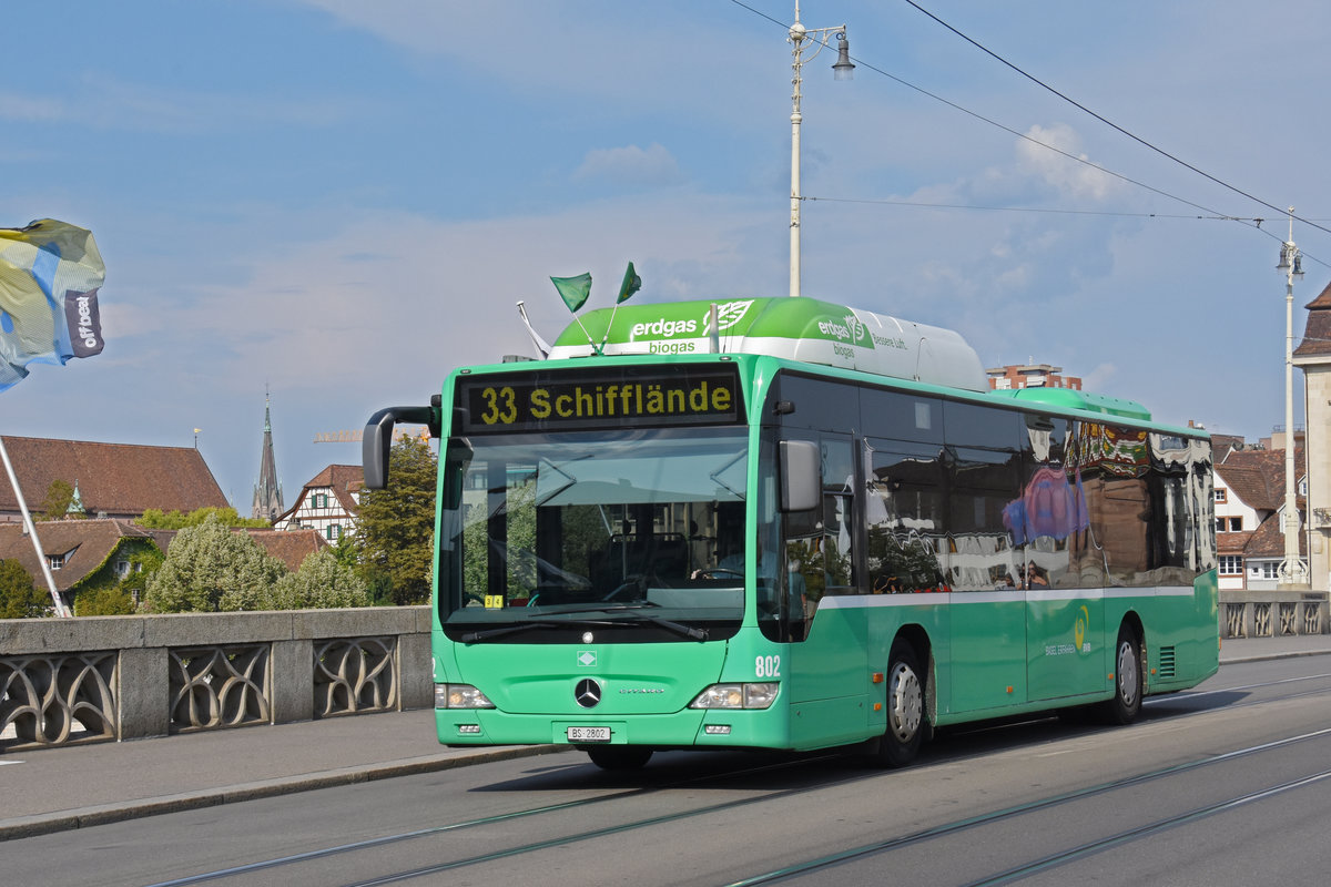 Mercedes Citaro 802, auf der Linie 33, überquert die Mittlere Rheinbrücke. Die Aufnahme stammt vom 16.09.2020.