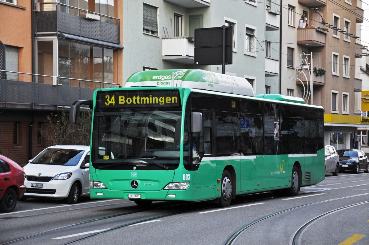 Mercedes Citaro 803 auf der Linie 34 fährt zur Haltestelle Binningen Kronenplatz. Die Aufnahme stammt vom 26.12.2014.