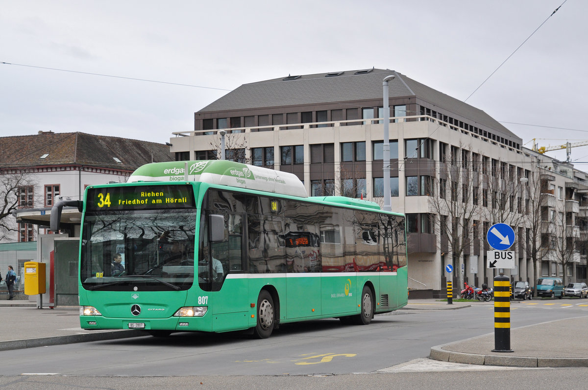 Mercedes Citaro 804, auf der Linie 34 bedient die Haltestelle Wettsteinplatz. Die Aufnahme stammt vom 01.01.2018.