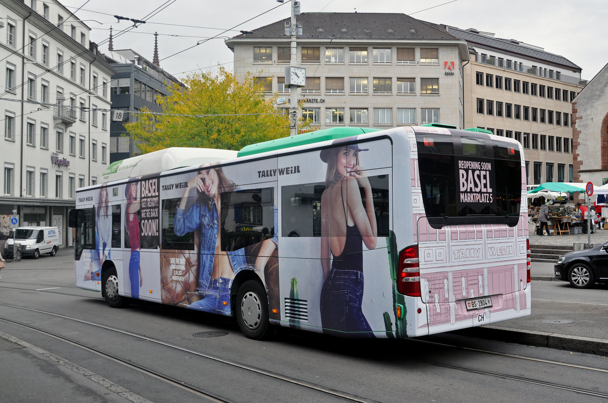 Mercedes Citaro 804, mit der Werbung für Tally Weijl, auf der wohl kürzesten Buslinie der Schweiz. Der Barfi Bus fährt während der Bauphase am Steinenberg vom Barfüsserplatz zur Schifflände. Die Aufnahme stammt vom 13.09.2017.