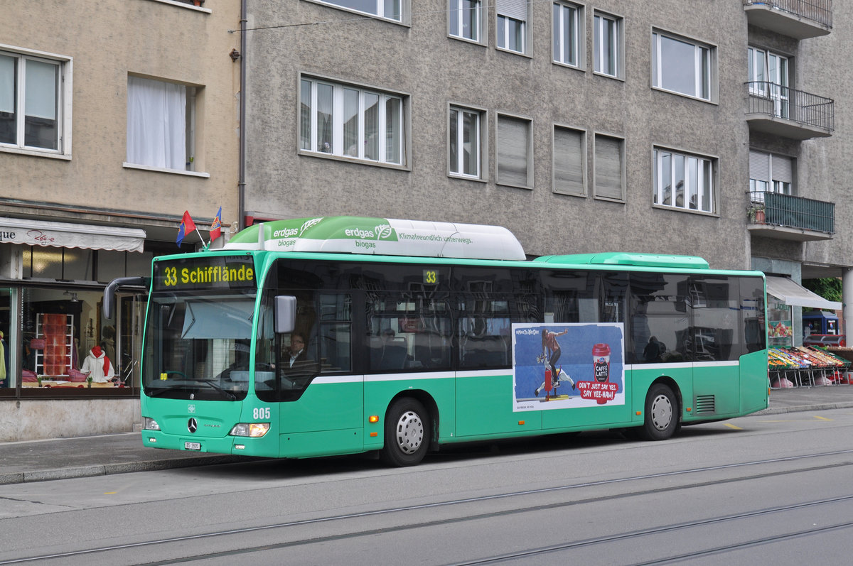 Mercedes Citaro 805, auf der Linie 33, bedient die Haltestelle Universitätsspital. Die Aufnahme stammt vom 24.05.2016.