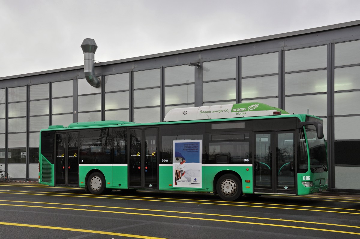 Mercedes Citaro 806 wartet auf dem Hof der Garage Rankstrasse auf den nächsten Einsatz. Die Aufnahme stammt vom 09.12.2014.