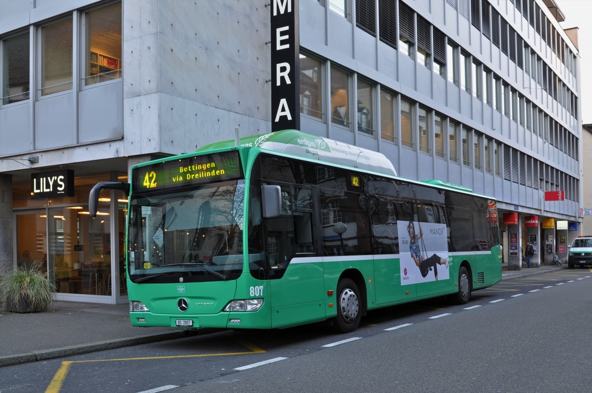 Mercedes Citaro 807 auf der Linie 42 wartet am Claraplatz auf seine Abfahrtszeit. Die Aufnahme stammt vom 11.03.2015.