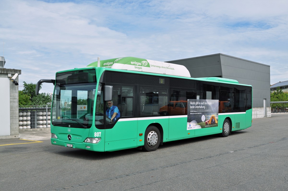 Mercedes Citaro 807 steht auf dem Hof der Garage Rankstrasse. Die Aufnahme stammt vom 29.06.2015.