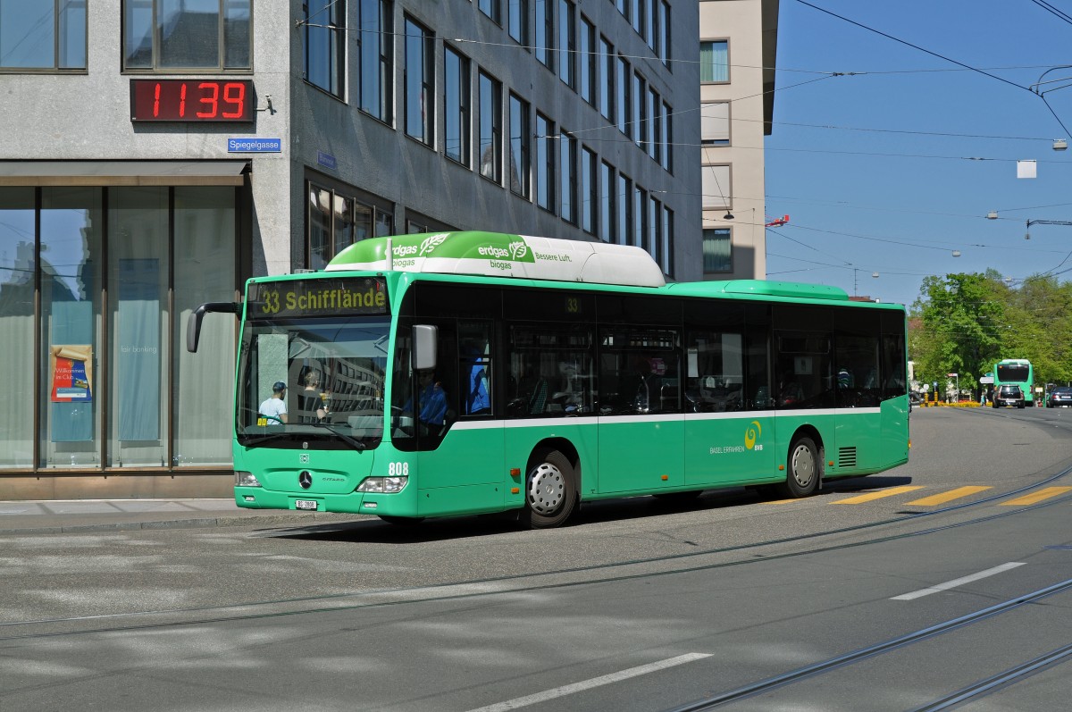 Mercedes Citaro 808 auf der Linie 33 fährt zur Endstation an der Schifflände. Die Aufnahme stammt vom 23.04.2015.