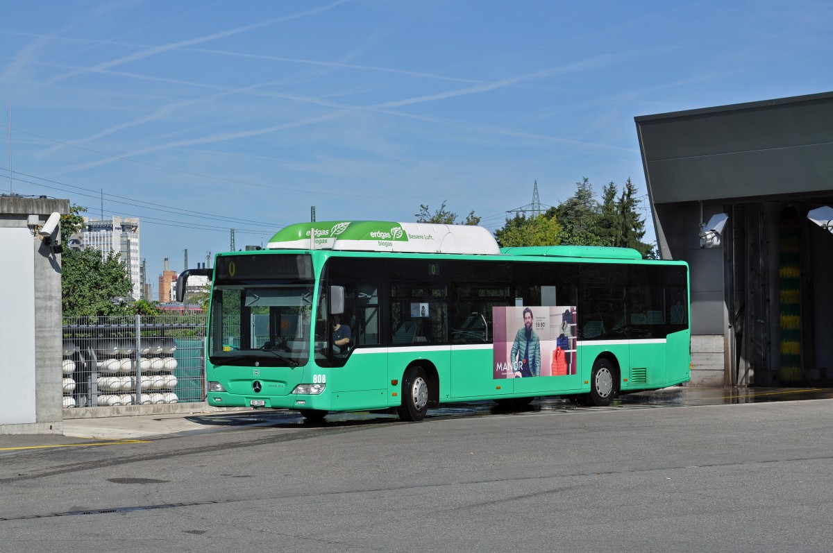 Mercedes Citaro 808 verlässt die Waschanlage bei der Garage Rankstrasse. Die Aufnahme stammt vom 26.08.2015.