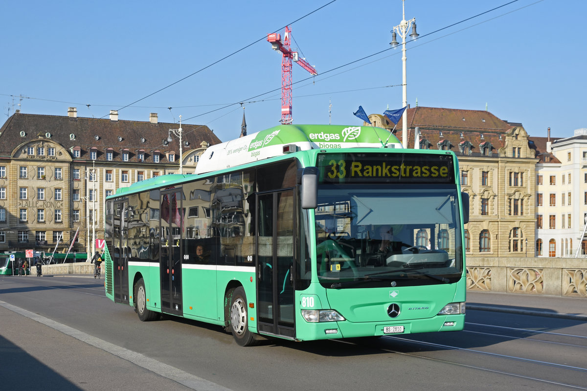 Mercedes Citaro 810, auf der Linie 33, überquert die Mittlere Rheinbrücke Richtung Garage Rankstrasse. Die Aufnahme stammt vom 29.03.2019.