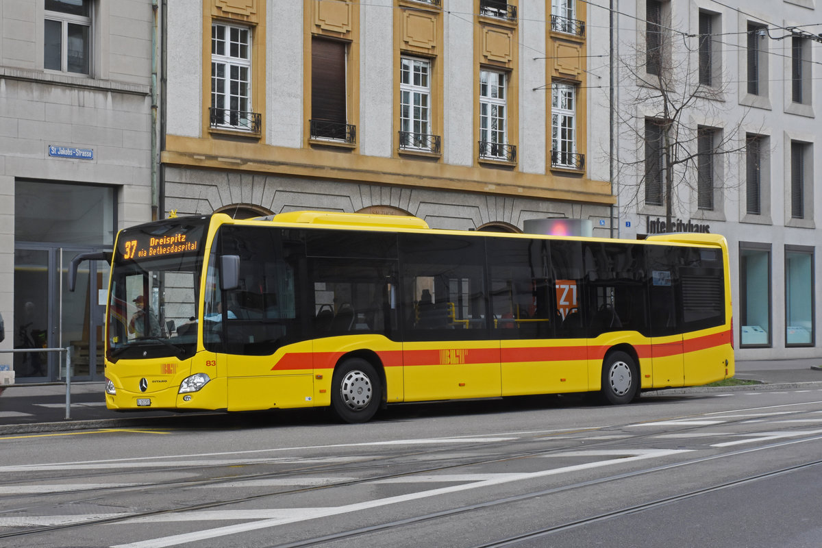 Mercedes Citaro 83, auf der Linie 37, wartet an der Endstation am Aeschenplatz. Die Aufnahme stammt vom 02.01.2019.