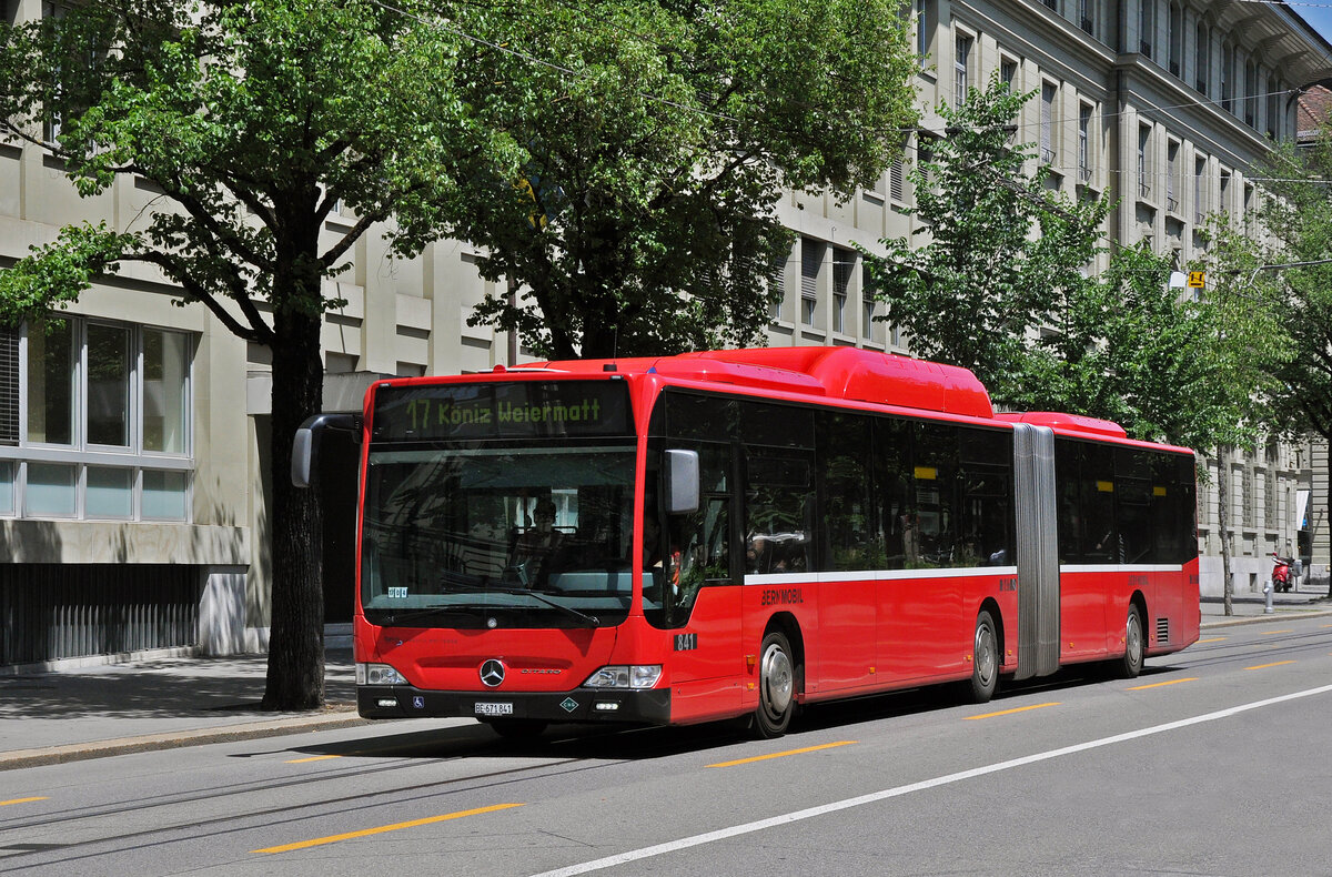 Mercedes Citaro 841, auf der Linie 17, fährt durch die Bundesgasse. Die Aufnahme stammt vom 17.06.2013.