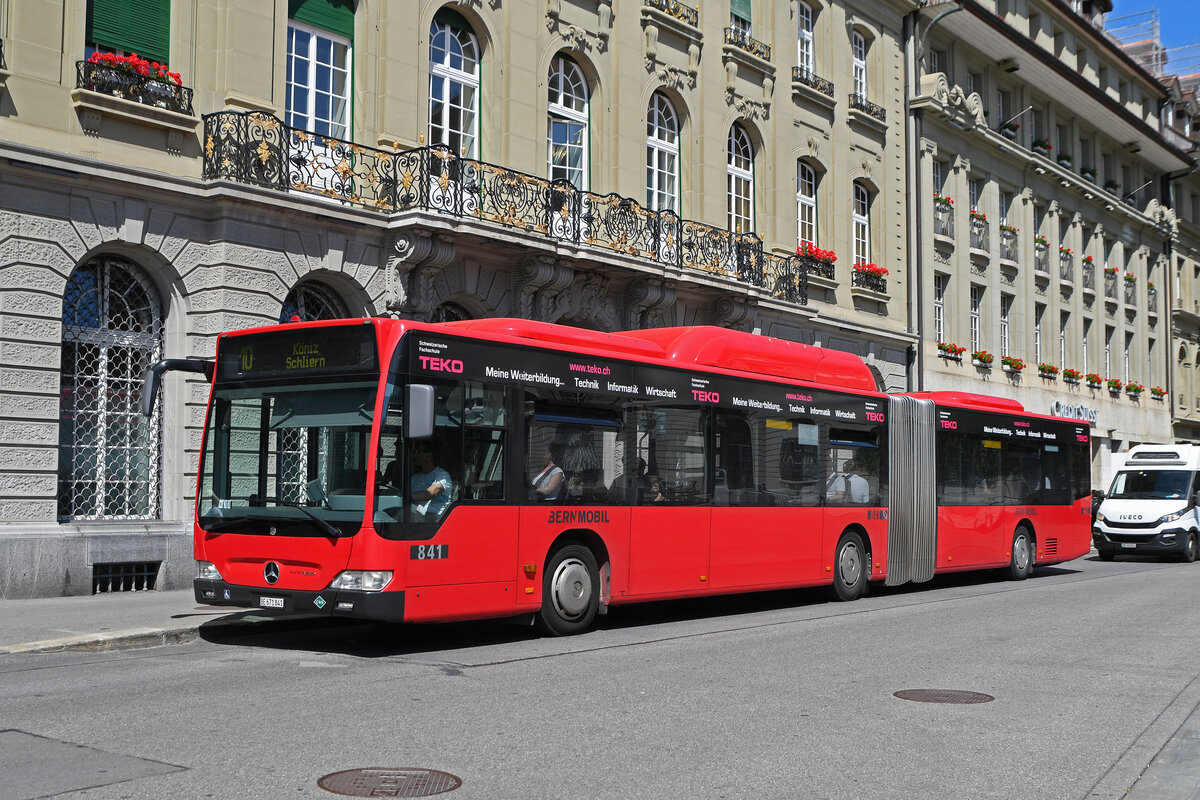 Mercedes Citaro 841, auf der Linie 10, bedient am 20.07.2023 die Haltestelle beim Bundesplatz.