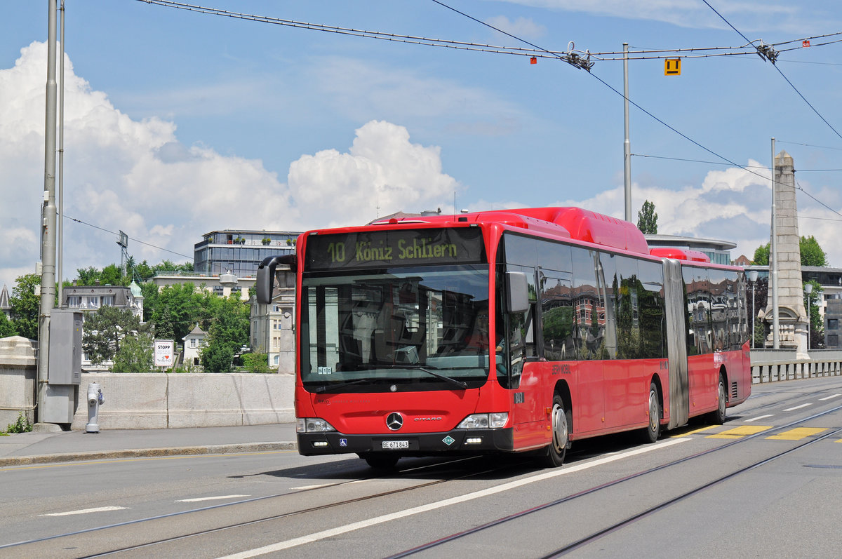 Mercedes Citaro 843, auf der Linie 10, fährt zur Haltestelle Zytglogge. Die Aufnahme stammt vom 22.05.2018.