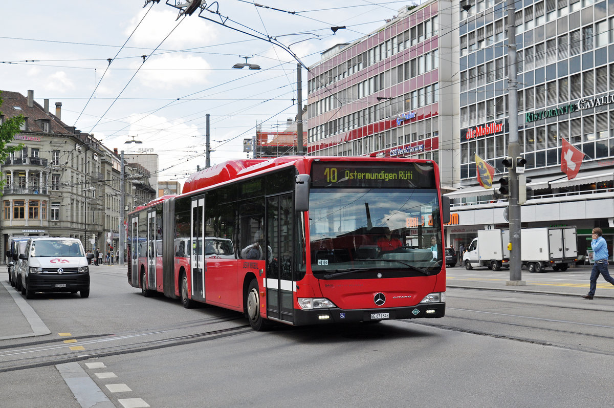 Mercedes Citaro 843, auf der Linie 10, fährt zur Haltestelle beim Bahnhof Bern. Die Aufnahme stammt vom 22.05.2018.