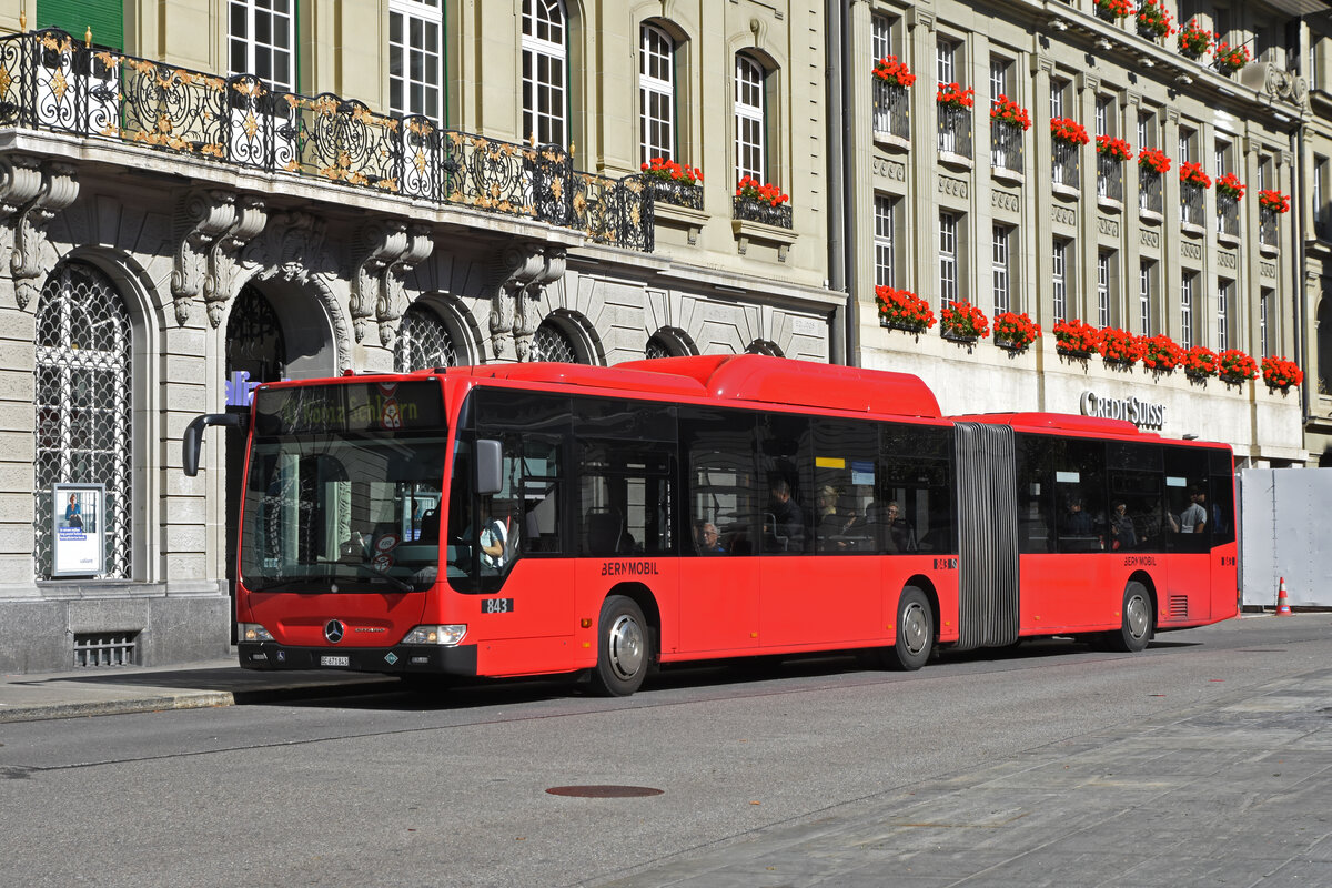 Mercedes Citaro 843, auf der Linie 10, bedient am 04.10.2022 die Haltestelle auf dem Bundesplatz.