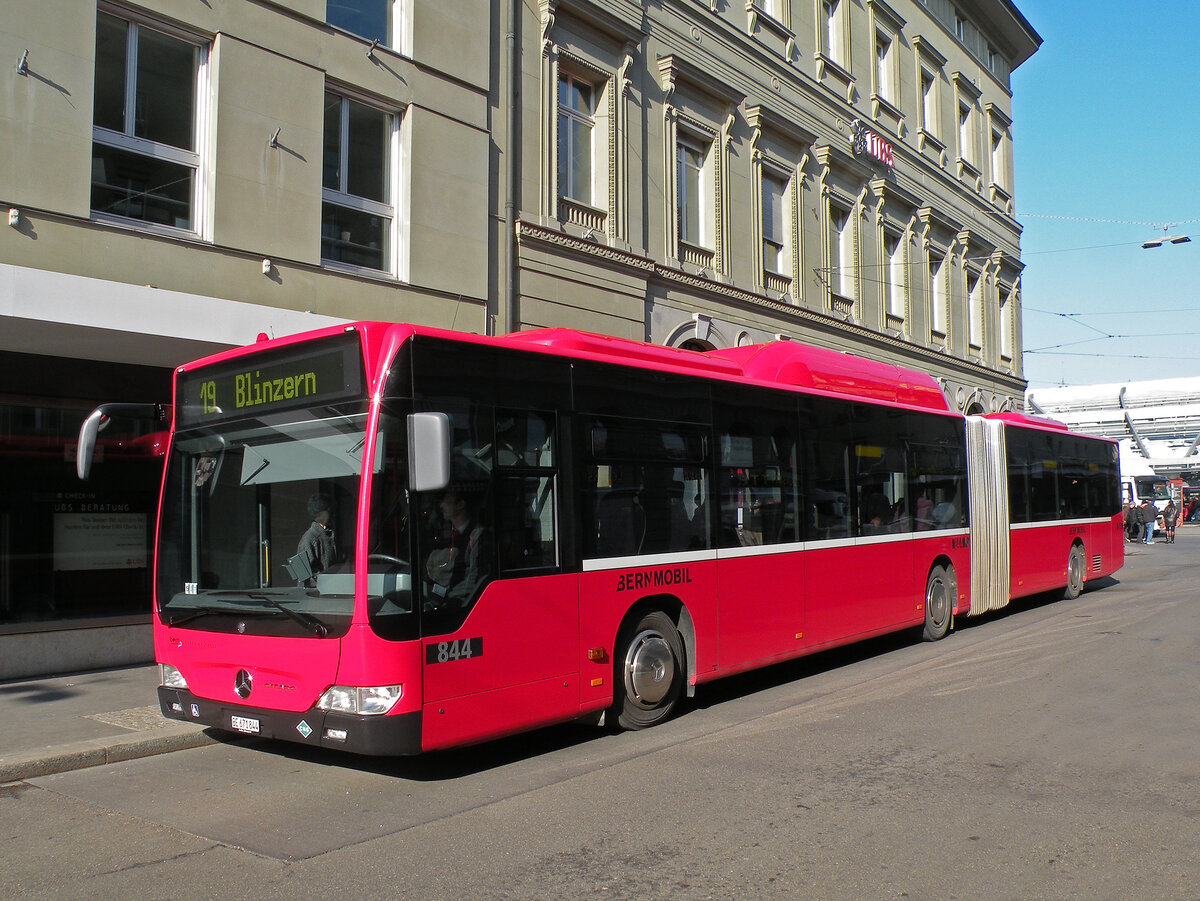 Mercedes Citaro 844, auf der Linie 19 bedient die Haltestelle in der Christoffelgasse. Die Aufnahme stammt vom 18.02.2013.