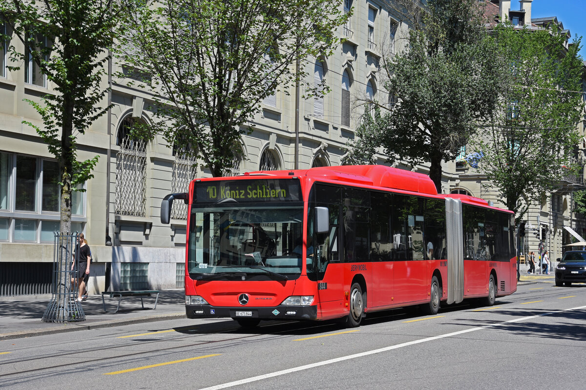 Mercedes Citaro 844, auf der Linie 10, fährt durch die Bundesgasse. Die Aufnahme stammt vom 08.07.2022.