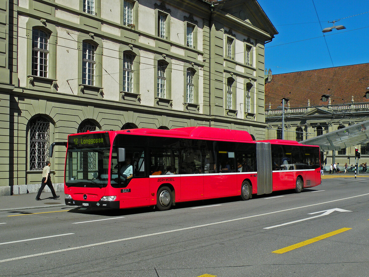 Mercedes Citaro 847, auf der Linie 12, fährt über den Bubenbergplatz. Die Aufnahme stammt vom 26.08.2010.
