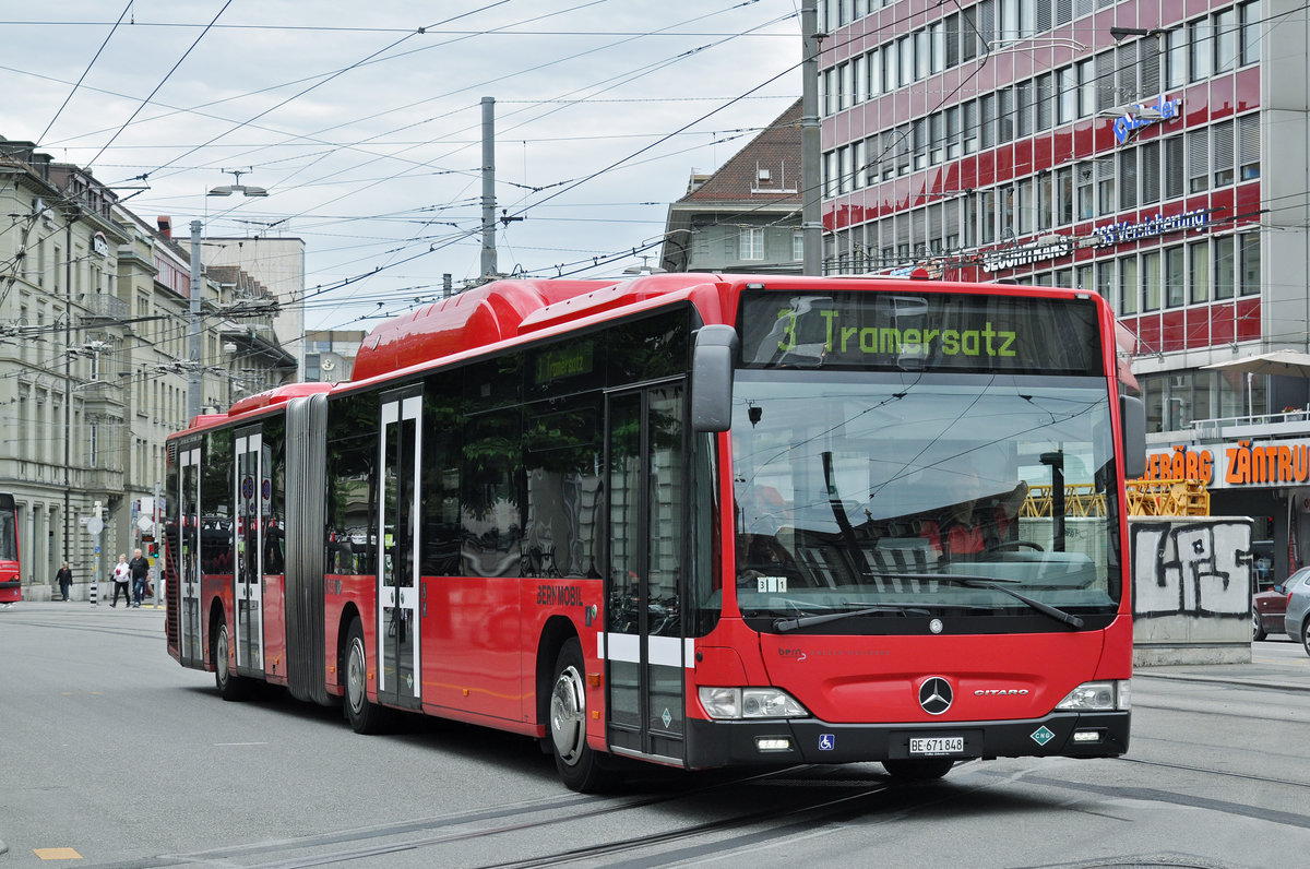 Mercedes Citaro 848, als Tramersatz auf der Linie 3, fährt zur Haltestelle beim Bahnhof Bern. Die Aufnahme stammt vom 09.06.2017.