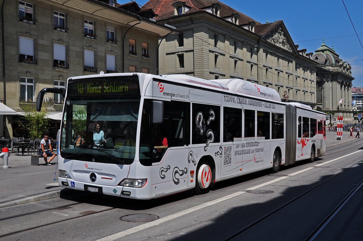 Mercedes Citaro 851 mit der Werbung für Energie Schweiz.ch, auf der Linie 10, bedient die Haltestelle Zytglogge. Die Aufnahme stammt vom 17.06.2013.