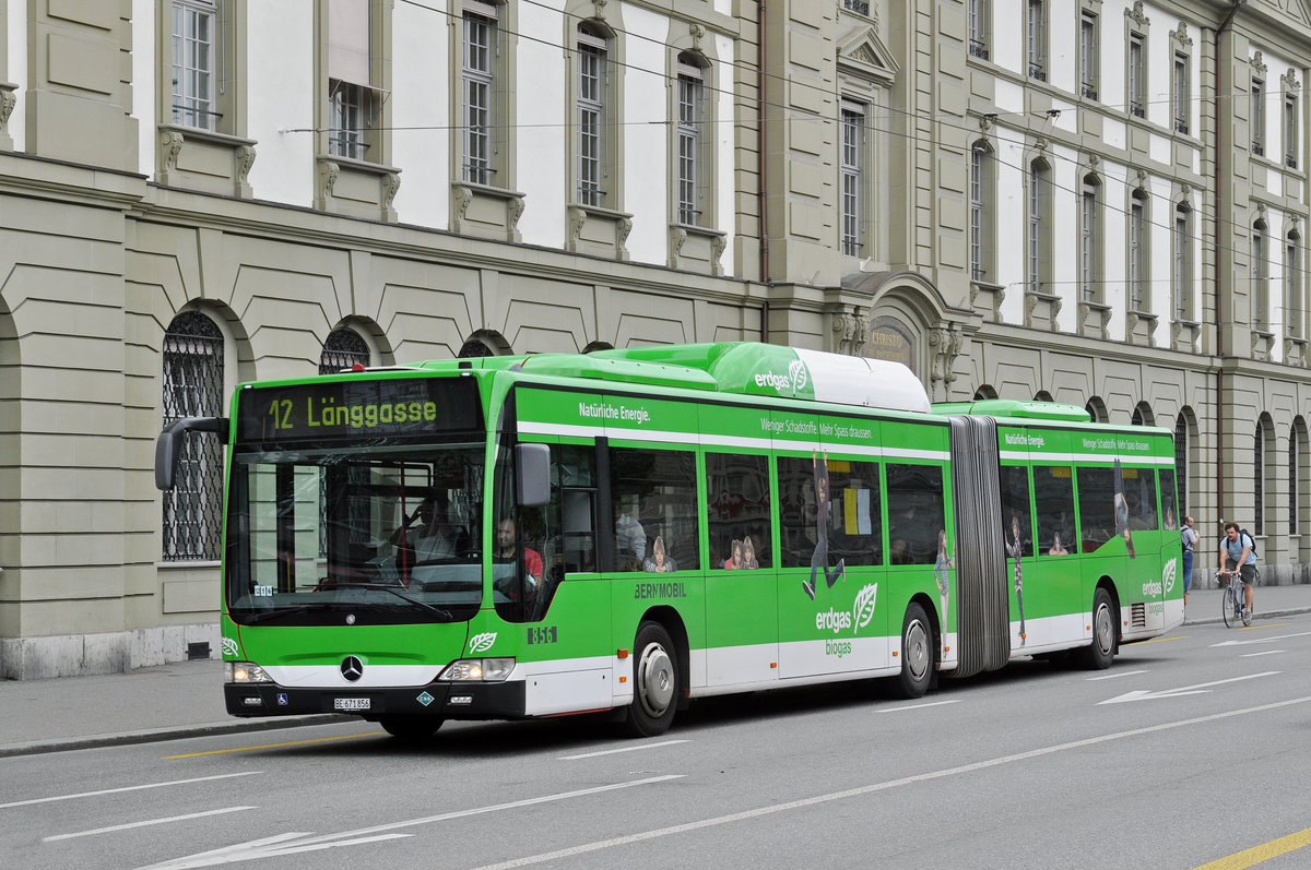 Mercedes Citaro 856, mit der Erdgas Werbung, auf der Linie 12, fährt Richtung Bubenbergplatz. Die Aufnahme stammt vom 09.06.2017.