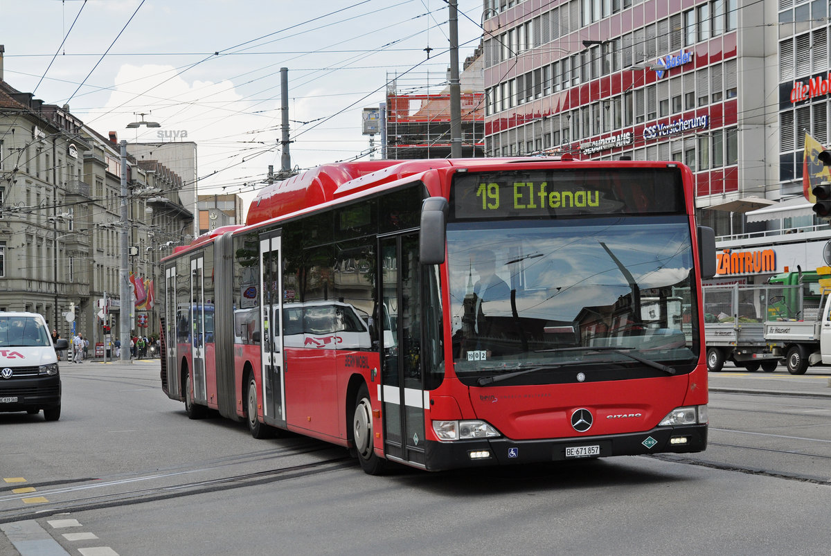 Mercedes Citaro 857, auf der Linie 19, fährt zur Haltestelle beim Bahnhof Bern. Die Aufnahme stammt vom 22.05.2018.