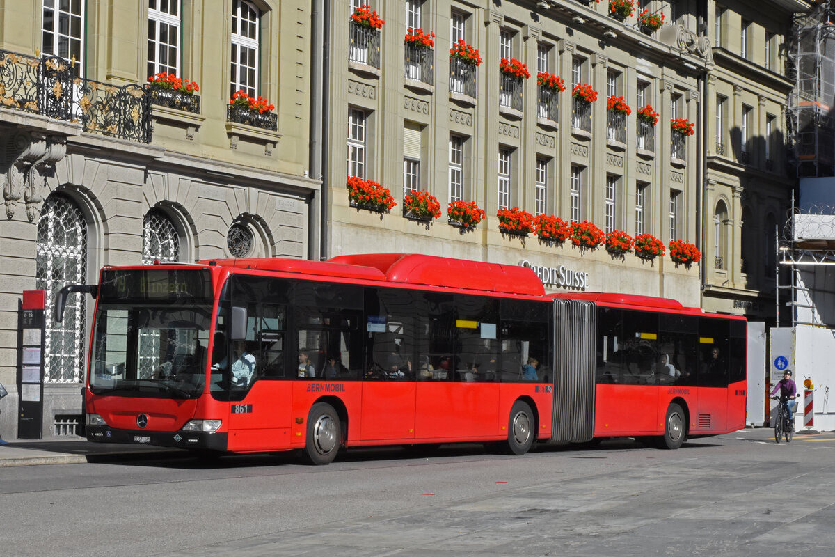 Mercedes Citaro 861, auf der Linie 19 bedient am 04.10.2022 die Haltestelle beim Bundesplatz.
