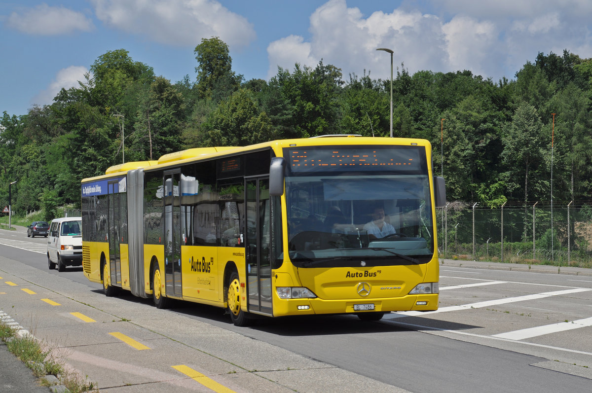 Mercedes Citaro 88 der AAGL, auf der Linie 81 fährt Richtung Schweizerhalle. Die Aufnahme stammt vom 13.07.2017.