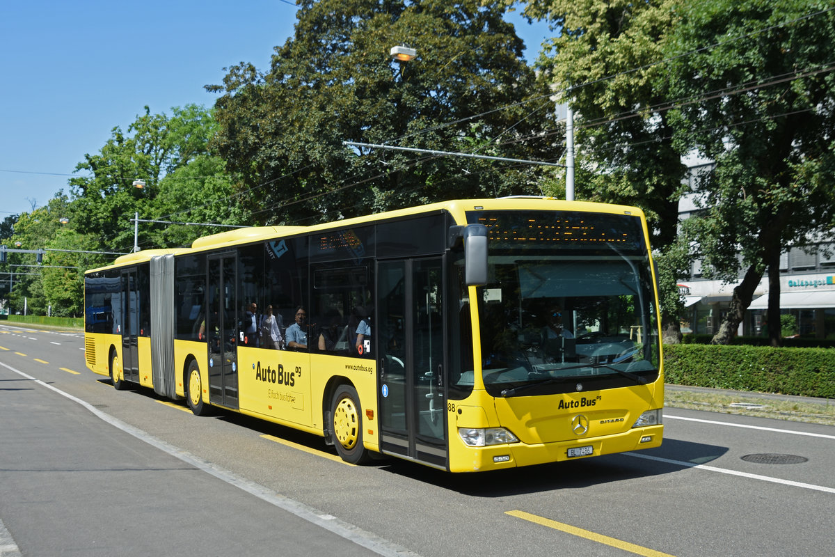 Mercedes Citaro 88 der AAGL, auf der Linie 80, fährt zur Haltestelle beim Hammermann am Aeschenplatz. Die Aufnahme stammt vom 02.07.2019.
