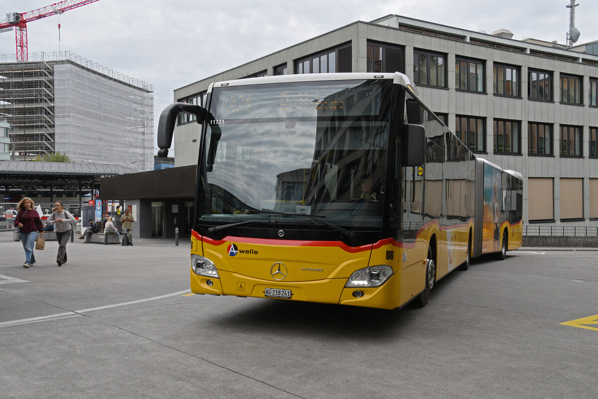 Mercedes Citaro 88 der Post, auf der Linie 321, fährt am 08.09.2025 zur Haltestelle beim Bahnhof Baden.