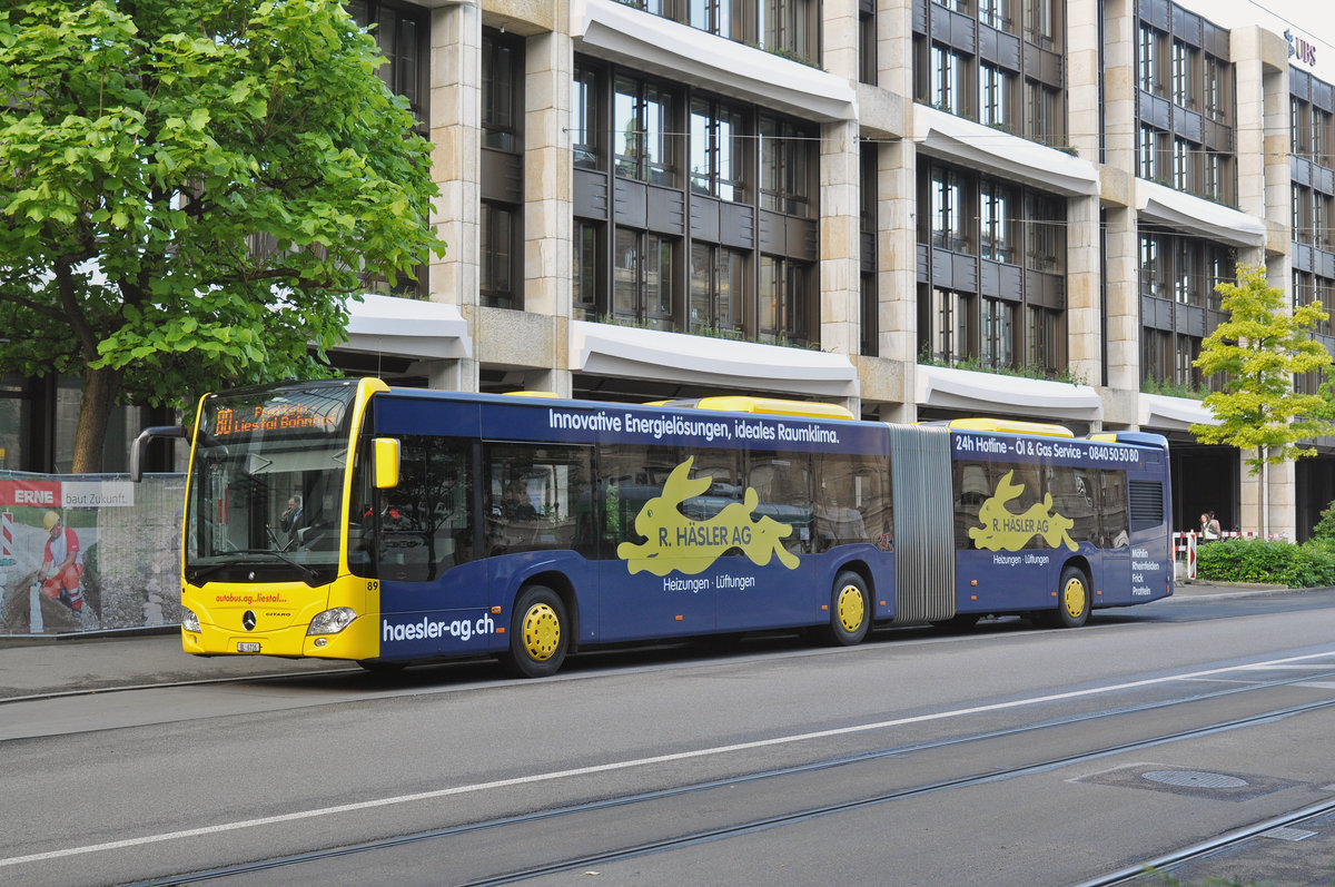 Mercedes Citaro 89 der AAGL, auf der Linie 80, wartet an der Haltestelle Aeschenplatz. Die Aufnahme stammt vom 07.06.2017.