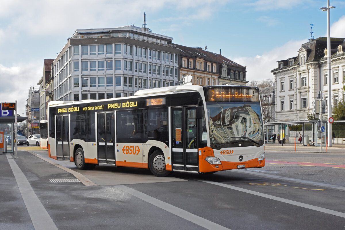 Mercedes Citaro 89 der BSU, auf der Linie 2, verlässt die Haltestelle beim Bahnhof Solothurn. Die Aufnahme stammt vom 06.12.2021.