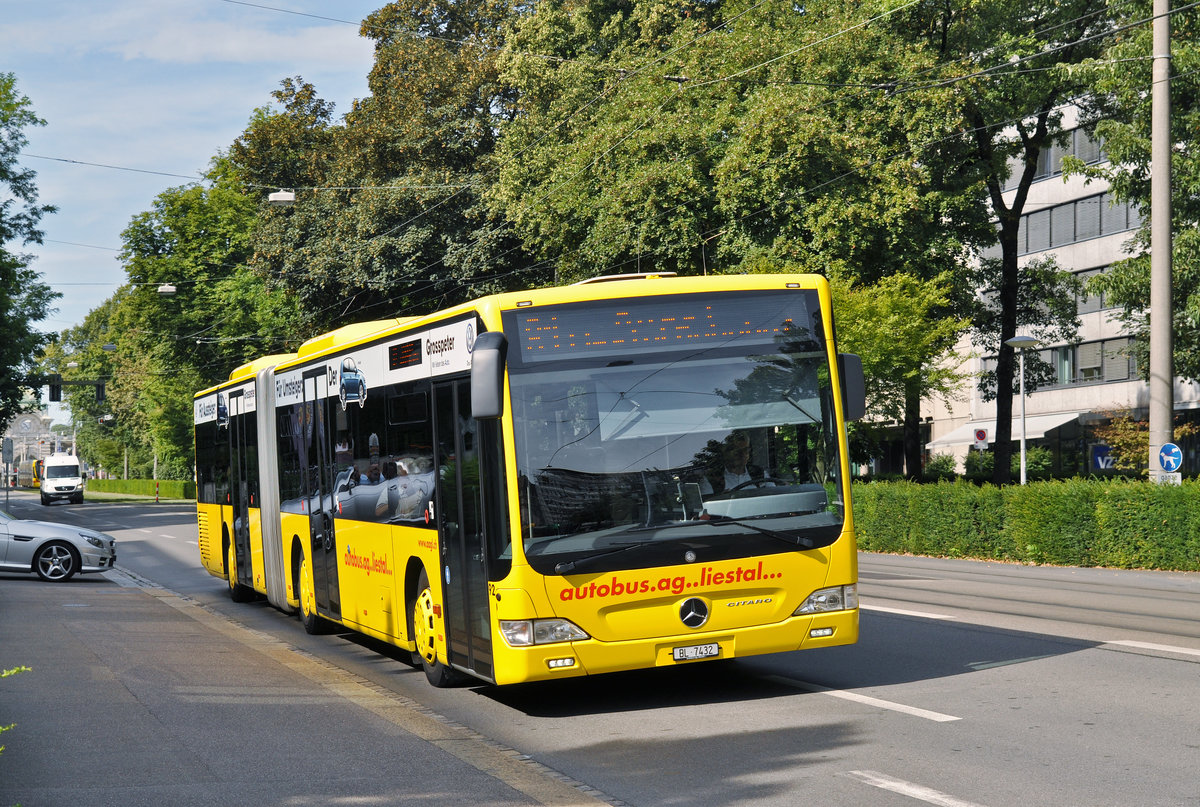 Mercedes Citaro 92 der AAGL, auf der Linie 81, fährt zur Haltestelle am Aeschenplatz. Die Aufnahme stammt vom 04.08.2016.