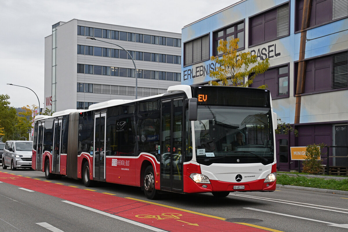 Mercedes Citaro 922 von Rheintalbus, ex. Wiener Linien, auf der Tramersatzlinie 11, f�hrt am 26.10.2026 zur Endstation beim Dreispitz. Aufnahme Basel.