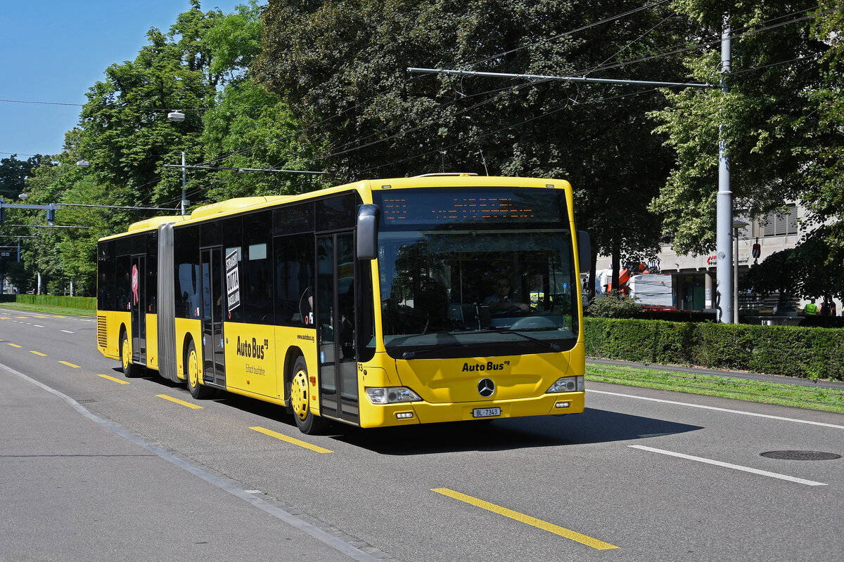 Mercedes Citaro 93 der AAGL, auf der Linie 80, fährt am 11.07.2023 zur Haltestelle beim Hammermann am Aeschenplatz.