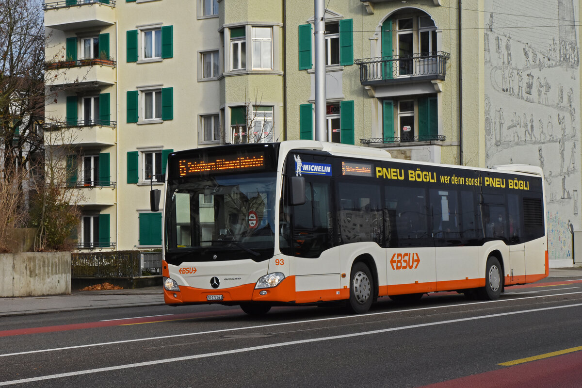 Mercedes Citaro 93, auf der Linie 6, fährt zur Haltestelle beim Bahnhof Solothurn. Die Aufnahme stammt vom 06.12.2021.