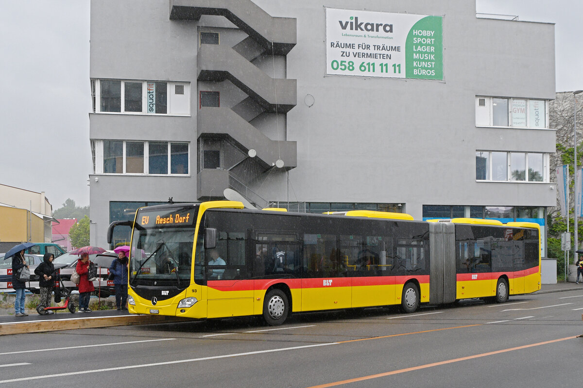 Mercedes Citaro 93 der BLT, auf der Tramersatzlinie 11, f�hrt am 18.05.2026 bei der provisorischen Haltestelle Dreispitz ein. Die Sperrung dauert bis zum 123. Dezember 2026. Aufnahme Basel.
