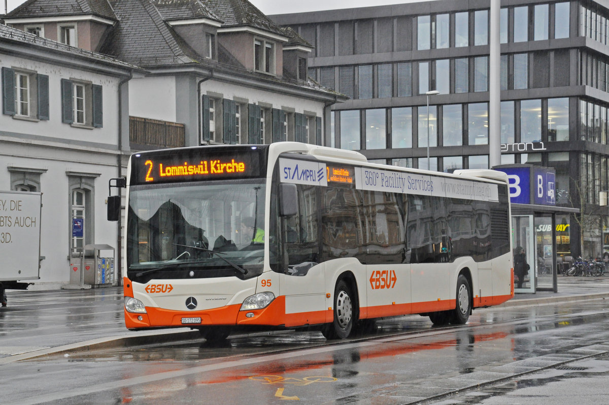 Mercedes Citaro 95, auf der Linie 2, bedient die Haltestelle beim Bahnhof Solothurn. Die Aufnahme stammt vom 09.12.2019.