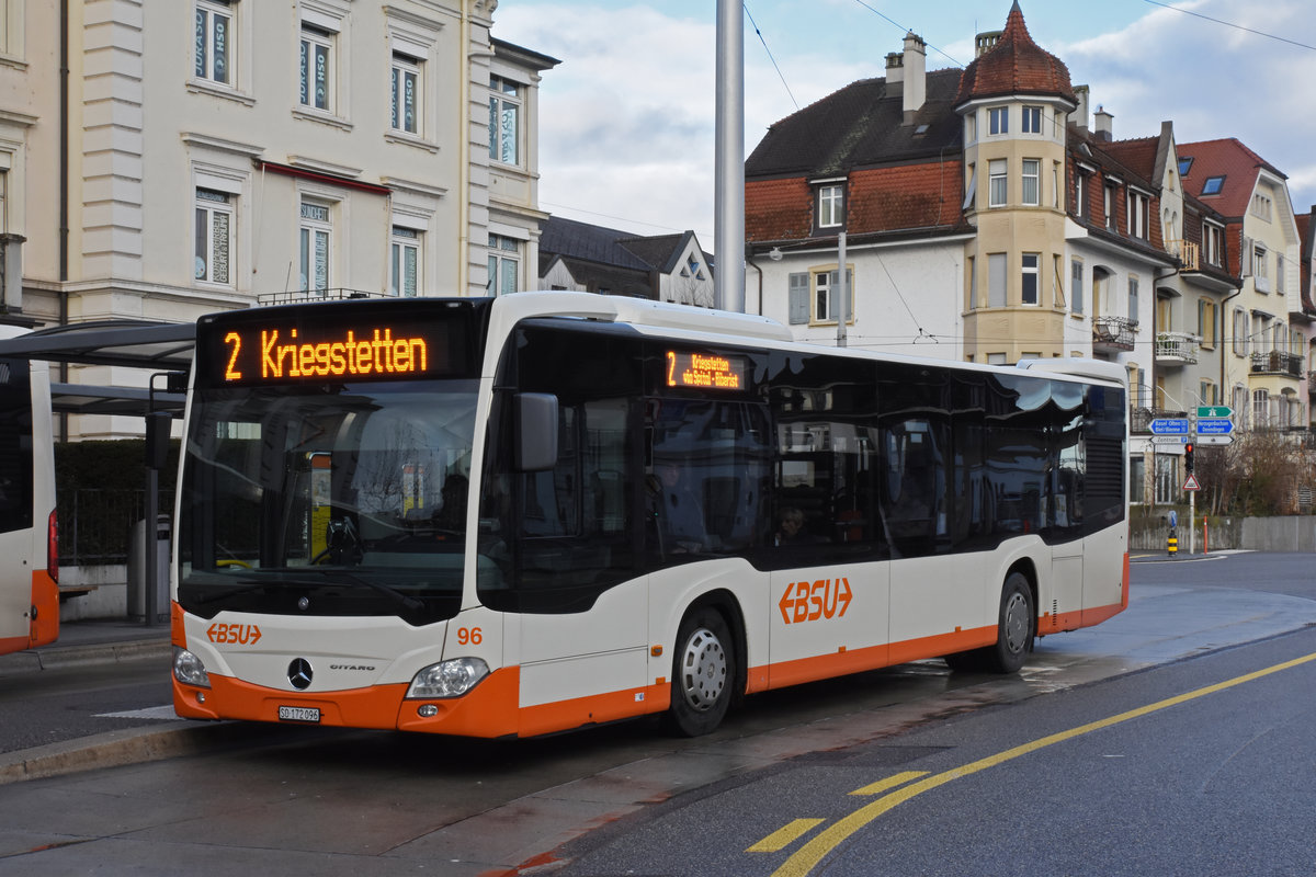 Mercedes Citaro 96, auf der Linie 2, bedient die Haltestelle beim Bahnhof Solothurn. Die Aufnahme stammt vom 21.12.2019.