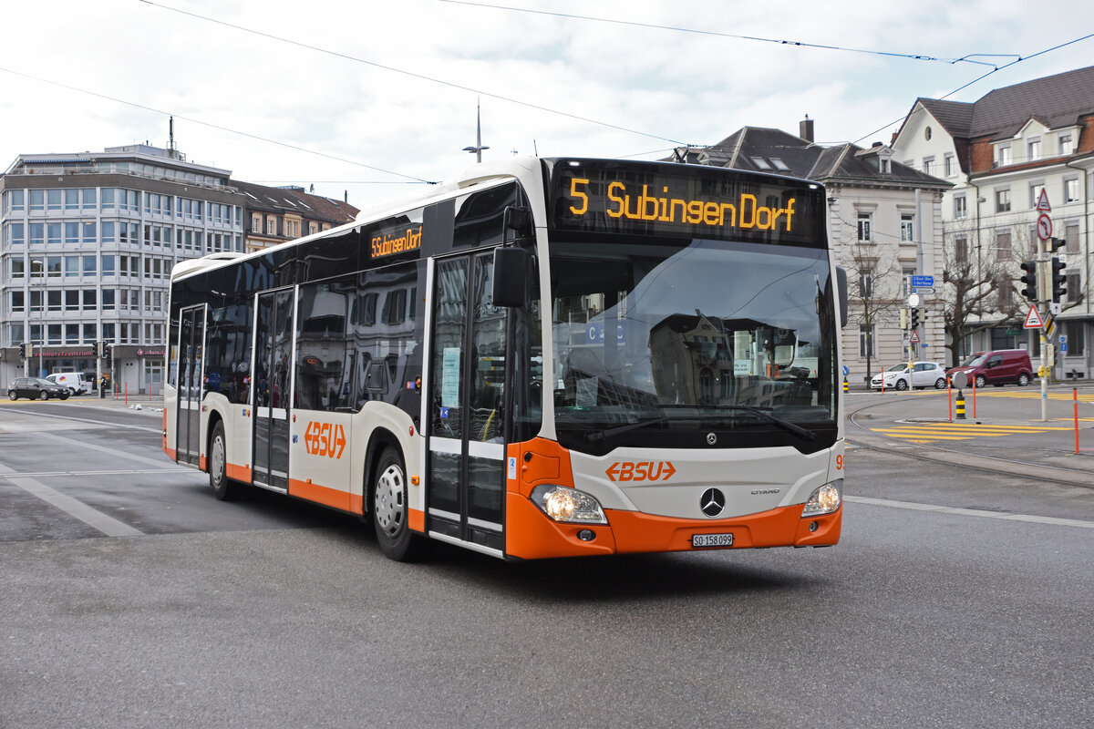 Mercedes Citaro 99, auf der Linie 5, fährt zur Haltestelle beim Bahnhof Solothurn. Die Aufnahme stammt vom 06.12.2021.