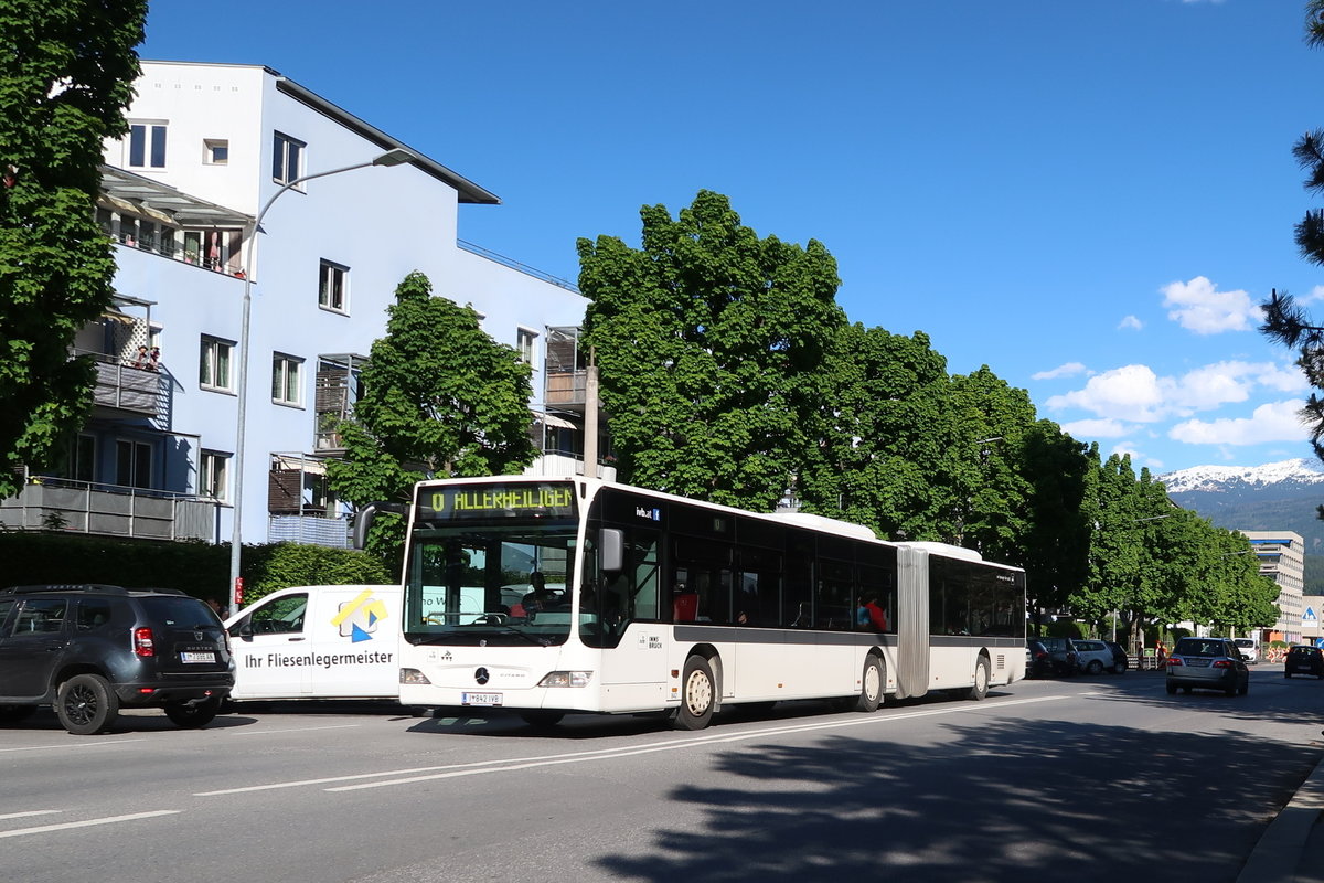 Mercedes Citaro Facelift Gelenksbus der Innsbrucker Verkehrsbetriebe, Nr. 842, als Linie O bei der Haltestelle Roßbachstraße. Aufgenommen 10.5.2017.