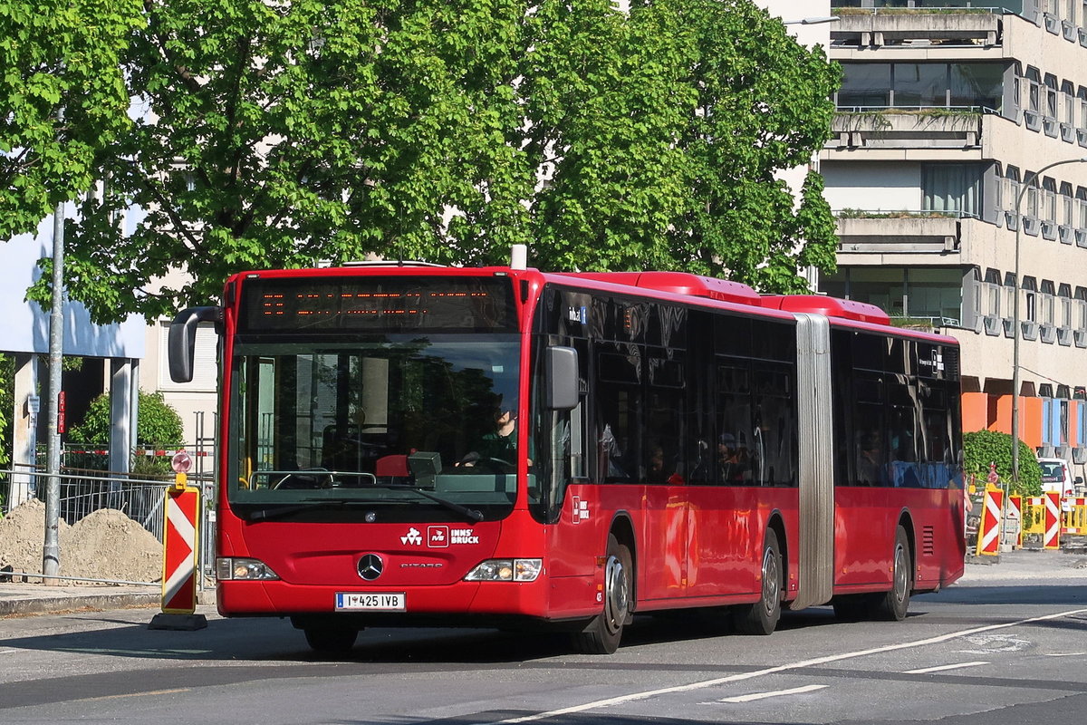 Mercedes Citaro Facelift der Innsbrucker Verkehrsbetriebe Nr. 425 an der Haltestelle Jugendherberge in Innsbruck. Aufgenommen 27.4.2018.