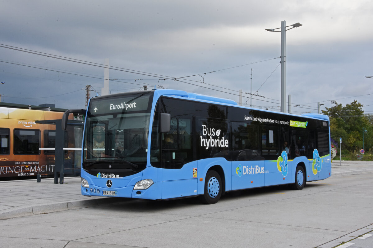 Mercedes Citaro Hybridbus von Distribus, auf der Flughafenlinie, steht am 25.09.2022 an der Endstation beim Bahnhof Saint Louis.
