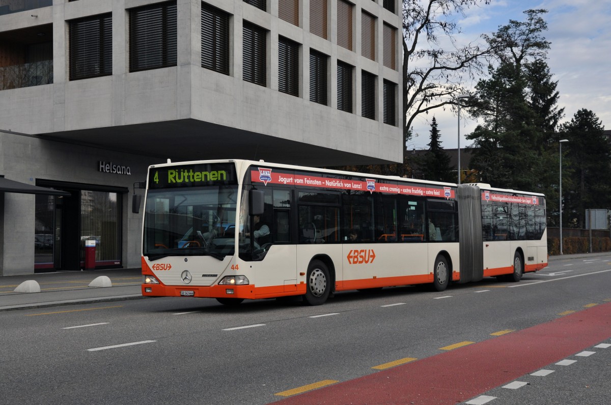 Mercedes Citaro mit der Betriebsnummer 44 auf der Linie 4 beim Bahnhof Soloturn. Die Aufnahme stammt vom 08.11.2012.