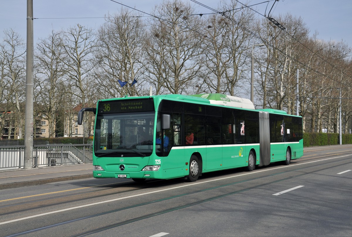 Mercedes Citaro mit der Betriebsnummer 725 auf der Linie 36 am ZOO Dorenbach. Die Aufnahme stammt vom 01.04.2014.