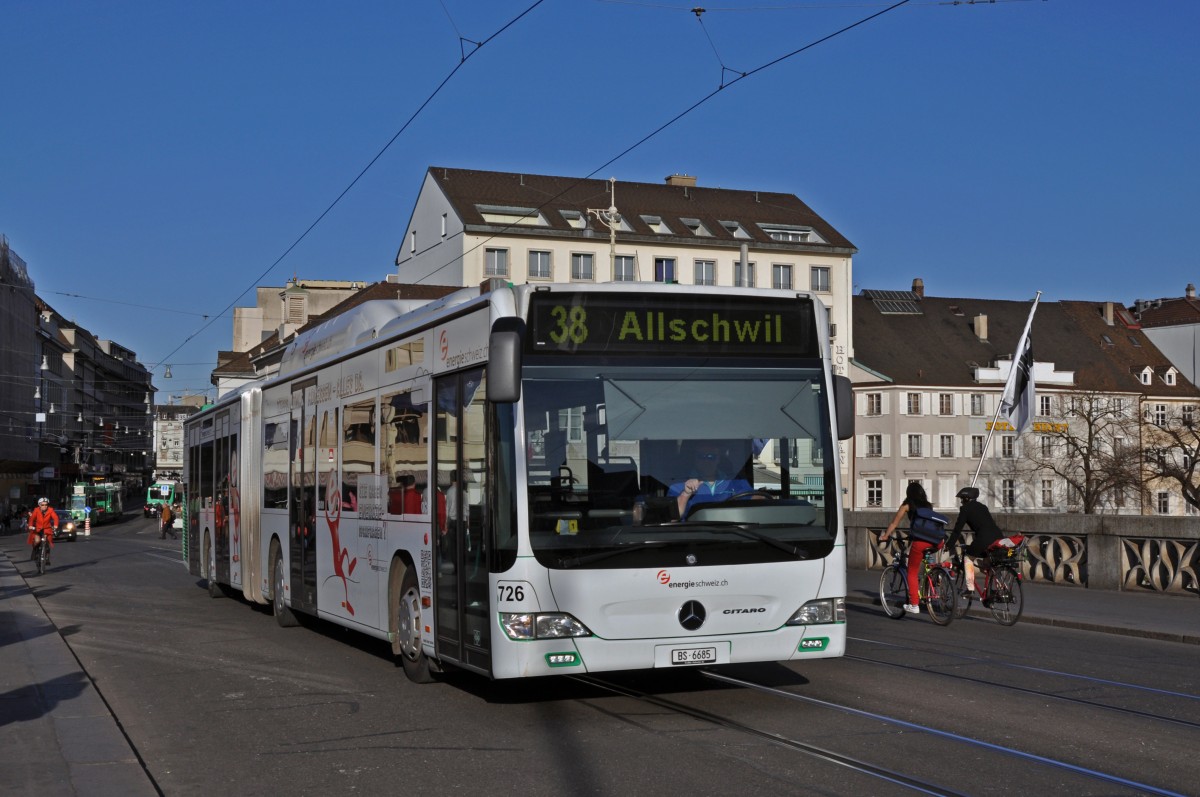 Mercedes Citaro mit der Betriebsnummer 726 auf der Linie 38 bei der Mittleren Rheinbrücke. Die Aufnahme stammt vom 17.03.2014.