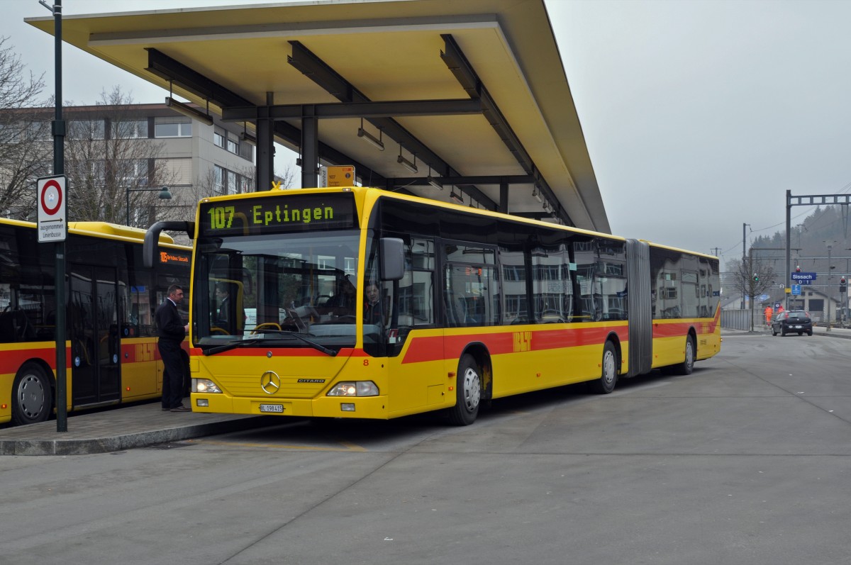 Mercedes Citaro mit der Betriebsnummer 8 auf der Linie 107 wartet an der Endstation beim Bahnhof Sissach. Die Aufnahme stammt vom 17.02.2015.