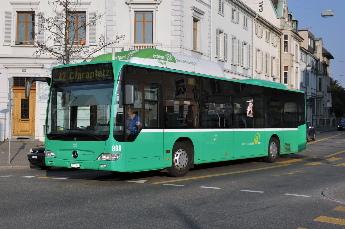 Mercedes Citaro mit der Betriebsnummer 809 auf der Linie 42 am Wettsteinplatz. Die Aufnahme stammt vom 13.03.2014.