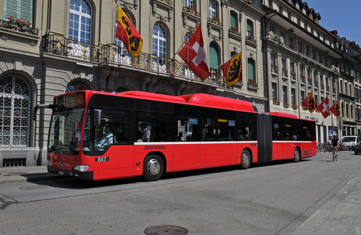 Mercedes Citaro mit der Betriebsnummer 847 auf der Linie 10 am Bundesplatz in Bern. Die Aufnahme stammt vom 05.08.2013.