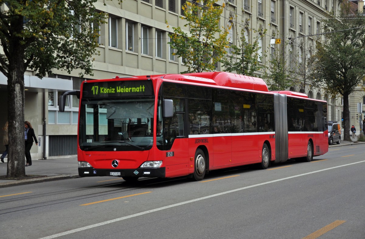 Mercedes Citaro mit der Betriebsnummer 850 auf der Linie 17 in der Bundesgasse in Bern. Die Aufnahme stammt vom 08.11.2013.